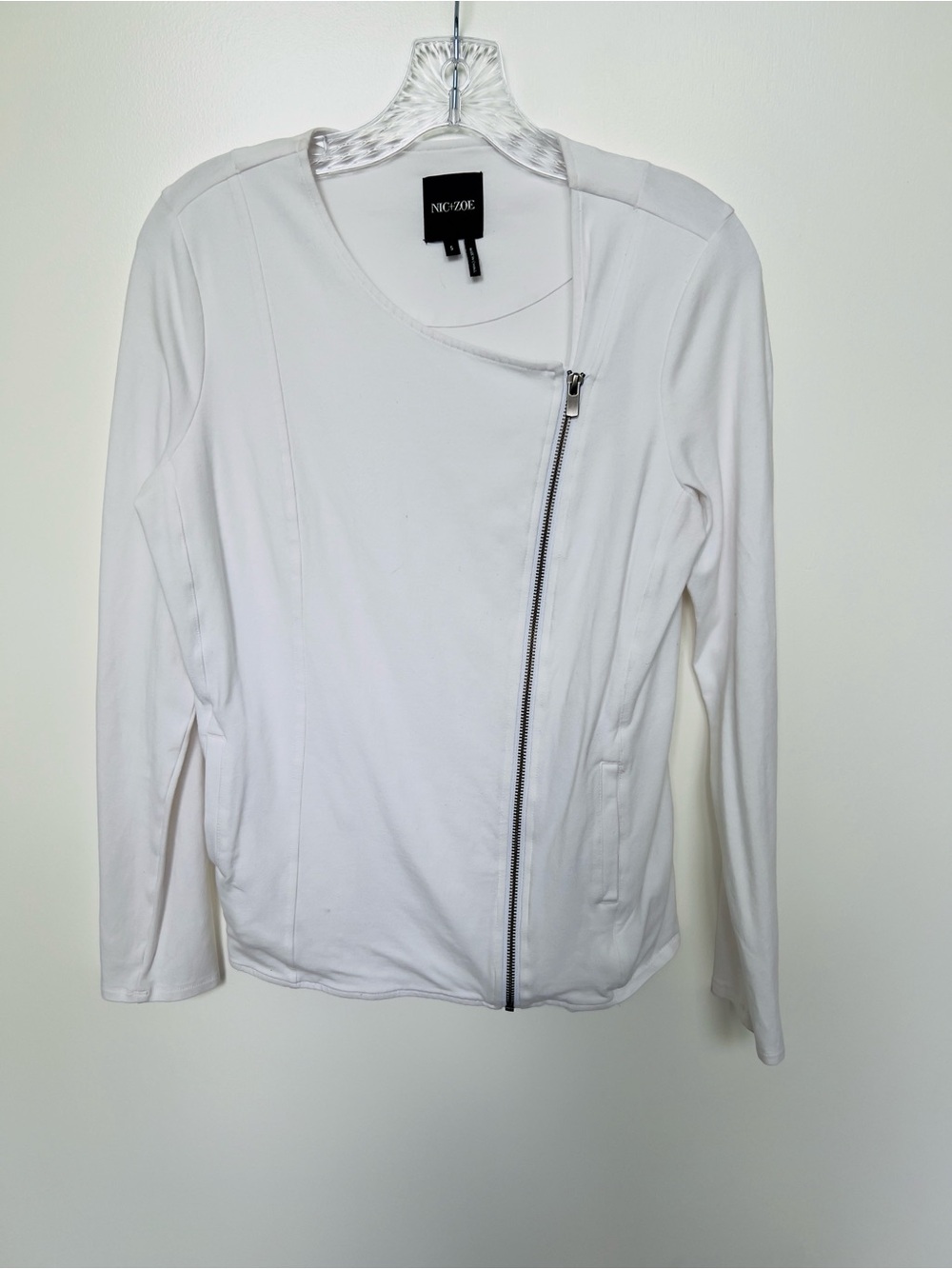 NIC+ZOE women’s White Asymmetrical Zip Top/ jacket.with Silver Hardware